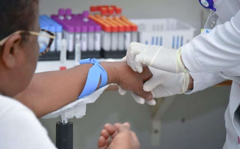 O certificado atesta a eficiência da fase analítica dos processos laboratoriais, com impacto direto na qualidade e na confiabilidade dos serviços prestados à população | Foto: Alberto Ruy/IgesDF